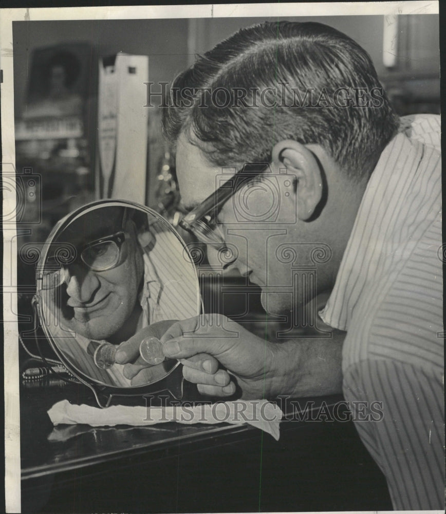 1965 Press Photo Kennedy Coin Currency Exchange Chicago - RRW47149 - Historic Images