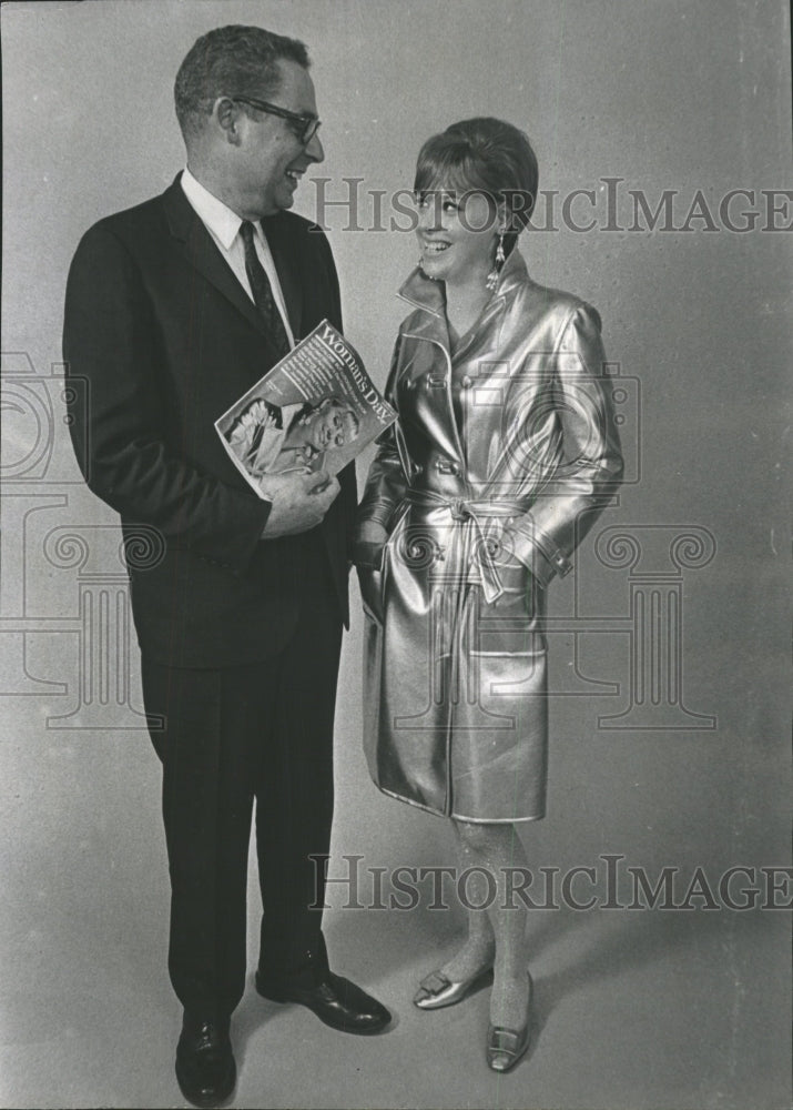 1966 Press Photo Women&#39;s Day Special Magazine Chicago - RRW47179 - Historic Images