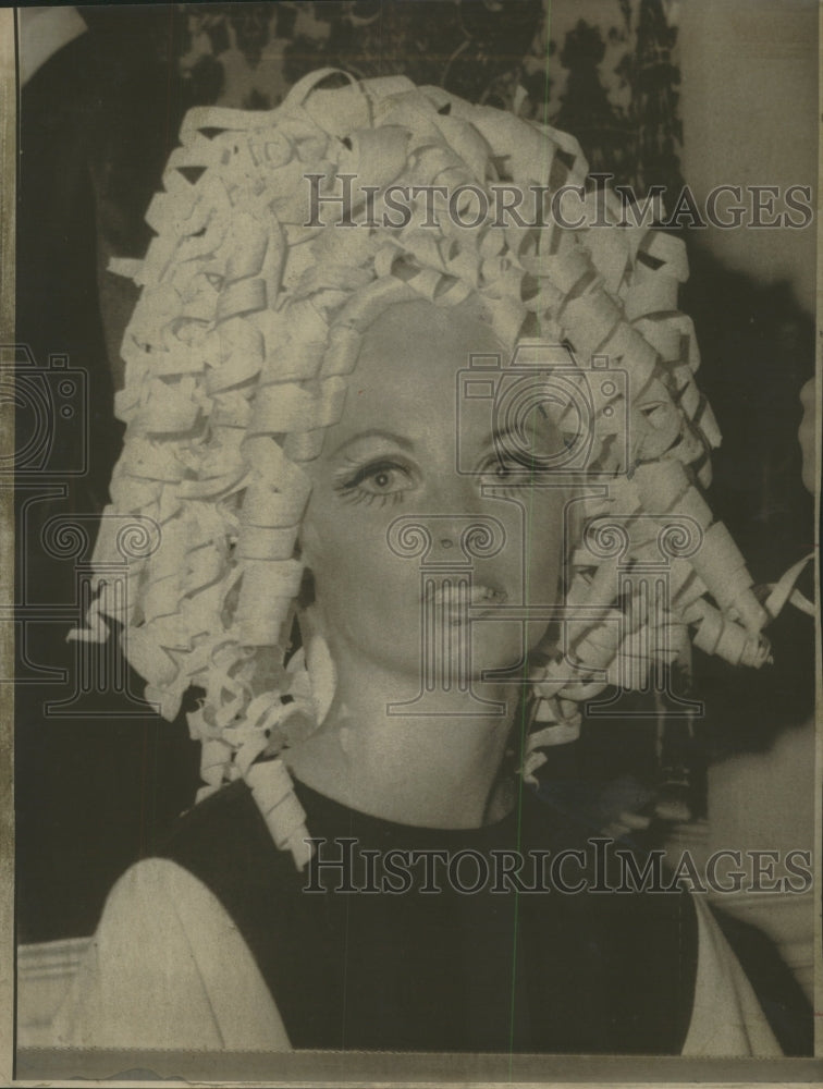 1967 Press Photo Wig Wood Shavings Betty Werner Show - RRW47197 - Historic Images