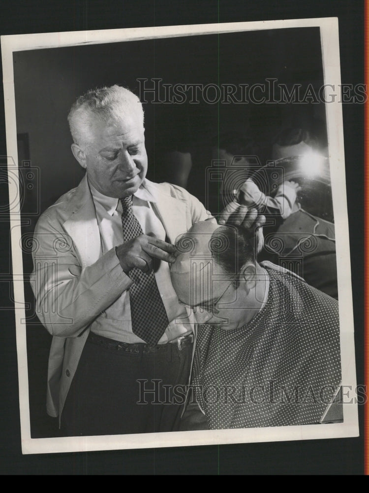 1962 Press Photo Bald Spot Paper Pattern Style Chicago - RRW47203 - Historic Images