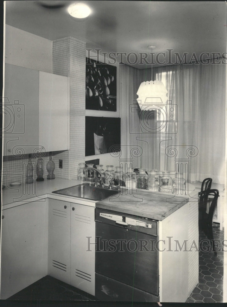 1968 Press Photo Sunshiny color kitchen marble French - RRW47317 - Historic Images