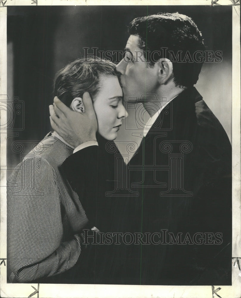1940 Press Photo Paul Muni contrive kiss future fight - RRW47427 - Historic Images