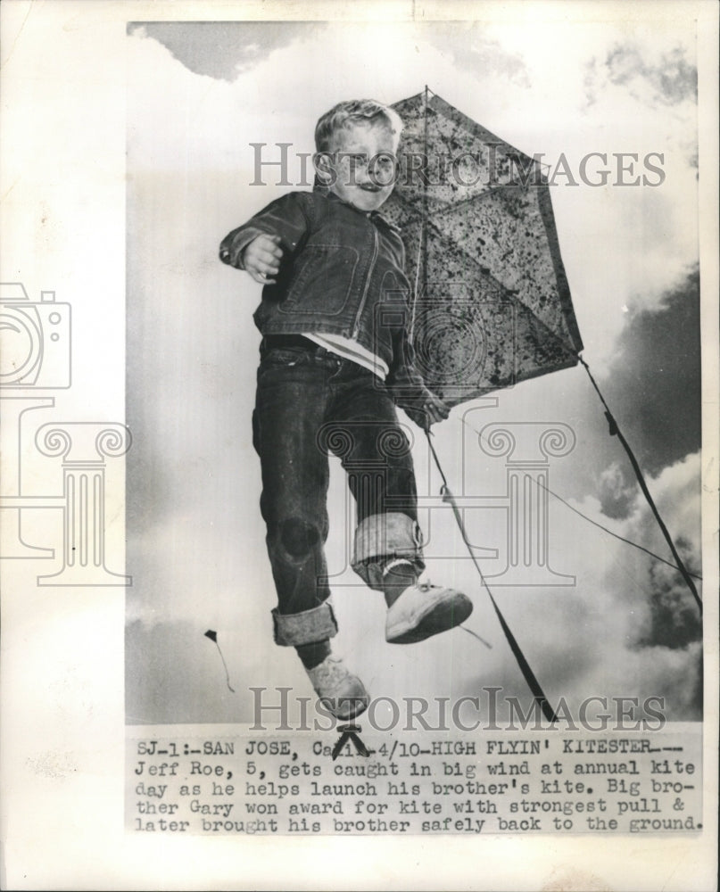 1964 Press Photo High Flying Kite Tester - RRW47451 - Historic Images