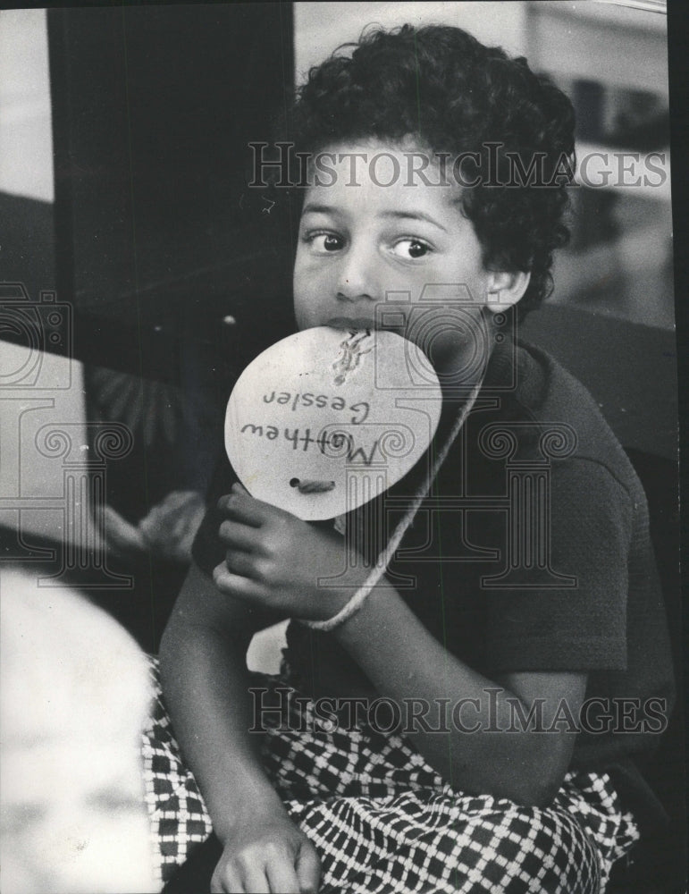 1974 Press Photo Student Matthew Gessler Eats Nametag - RRW47573 - Historic Images