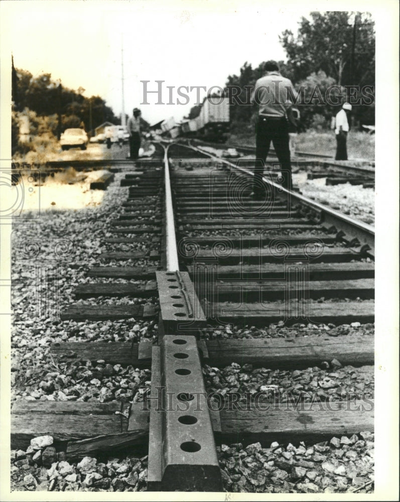 1984 Press Photo Police blame steel bars Area paper - RRW47601 - Historic Images