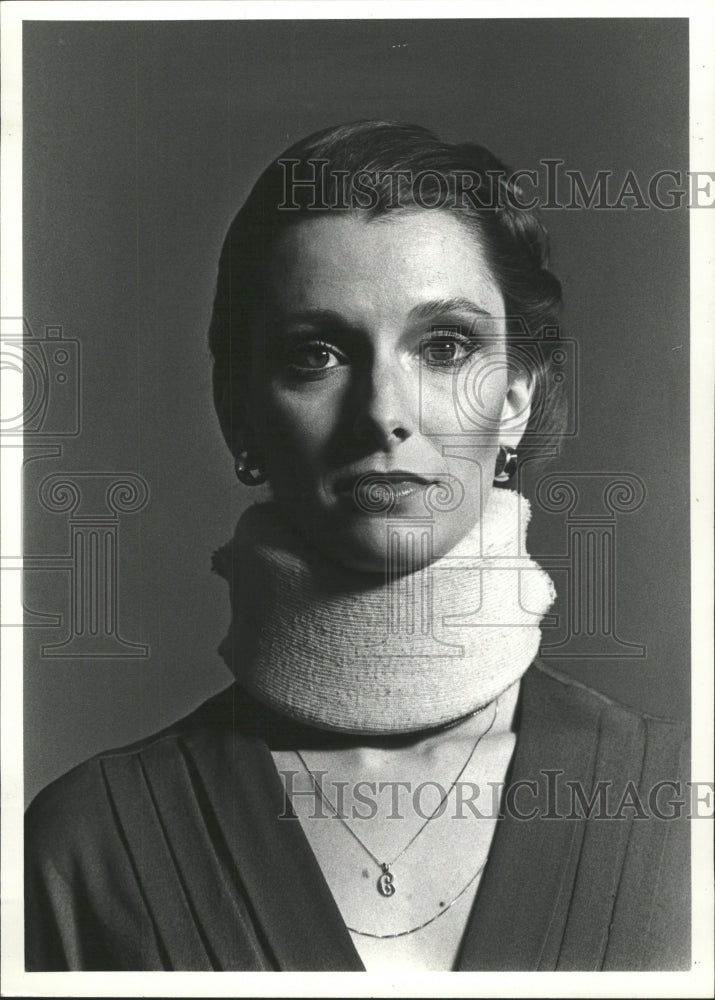 1979 Press Photo Dr DeWitt Fox surgical collars fashion - RRW47815 - Historic Images