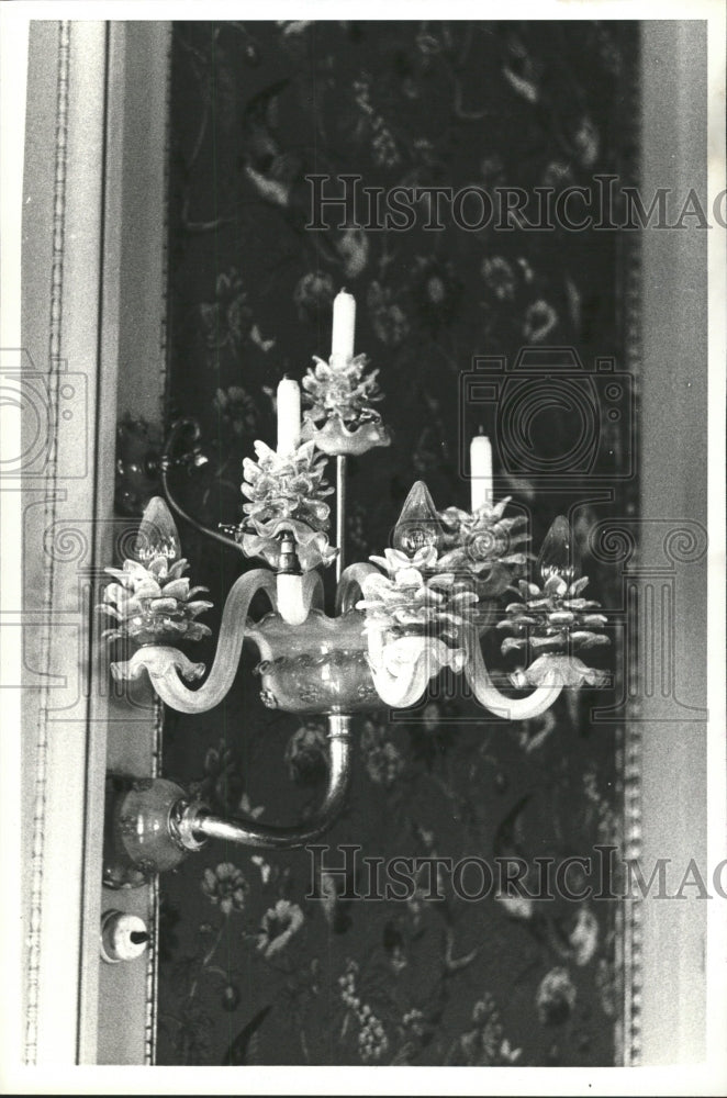 Press Photo Chandelier candles wall putting home decor - RRW47879 - Historic Images