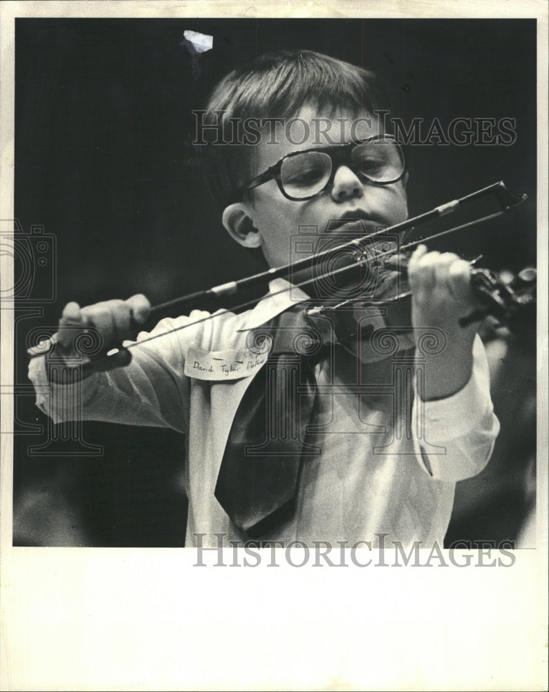 1985 Press Photo David Tyler DeMars playing his pice - RRW47913 - Historic Images
