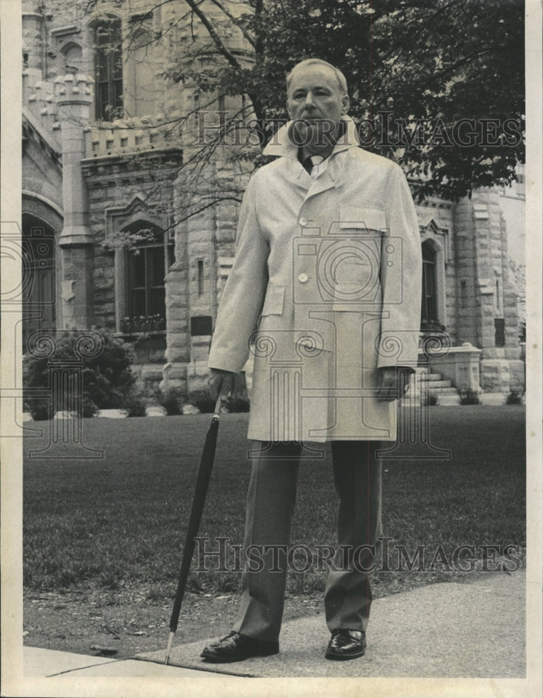 1968 Press Photo Bill Blass raincoat designer Bonwit - RRW47941 - Historic Images