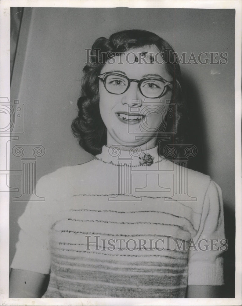1954 Press Photo Pat Duggins Superstition Apple Seeds - RRW48045 - Historic Images