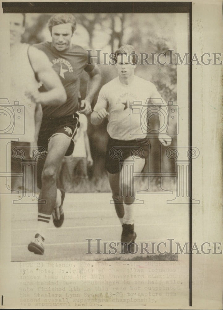 1975 Press Photo Lynn Swaurt Sports Caster championship - RRW48059 - Historic Images