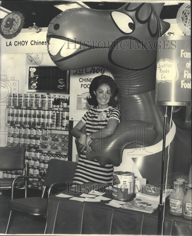 1966 Press Photo Donnalynn Freud Super Market Institute - RRW48081 - Historic Images