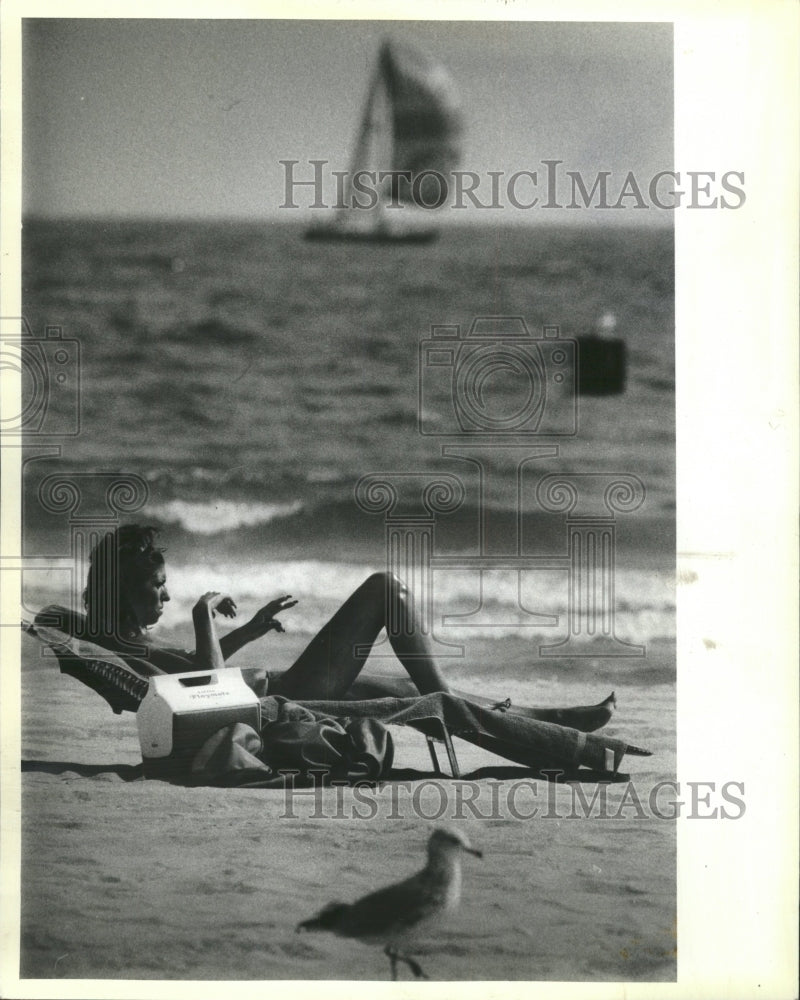 1983 Press Photo Barb Leone, Sailboat &amp; Seagull In Sun - RRW48109 - Historic Images