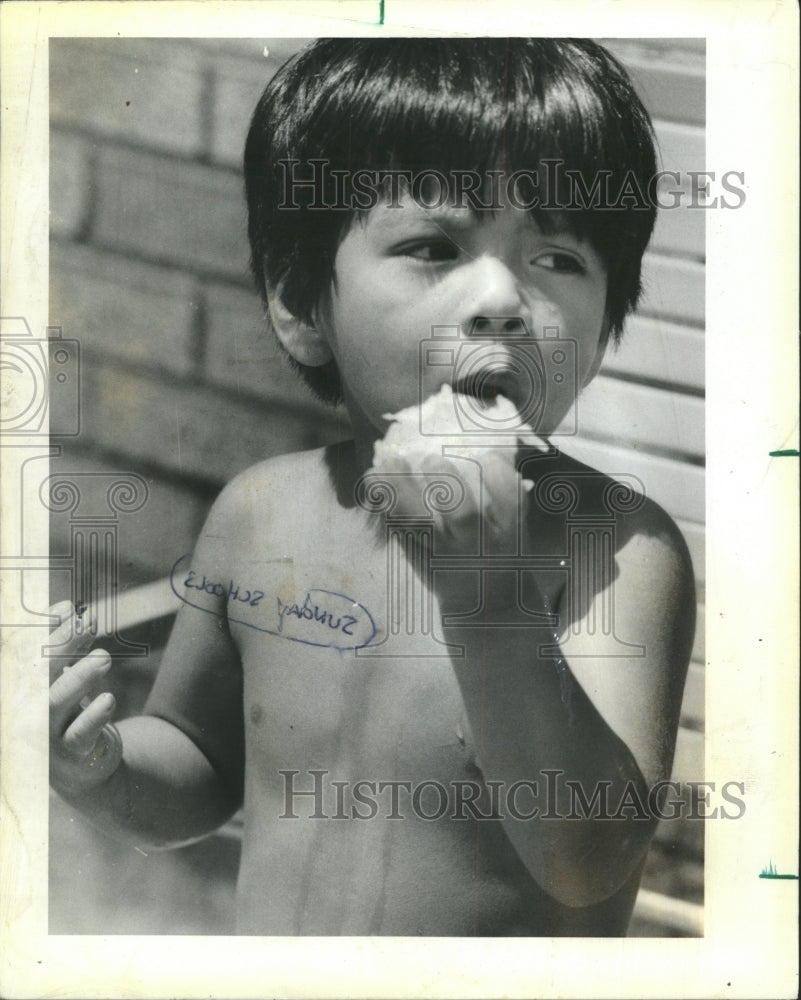 1984 Press Photo Franko Gonzales orange Street Fair - RRW48149 - Historic Images