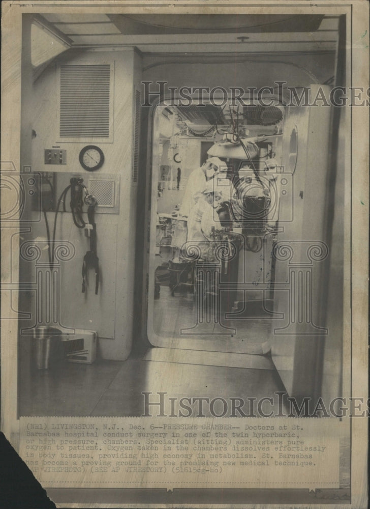 1968 Press Photo Doctors St Barnabas Hospital Surgery - RRW48203 - Historic Images