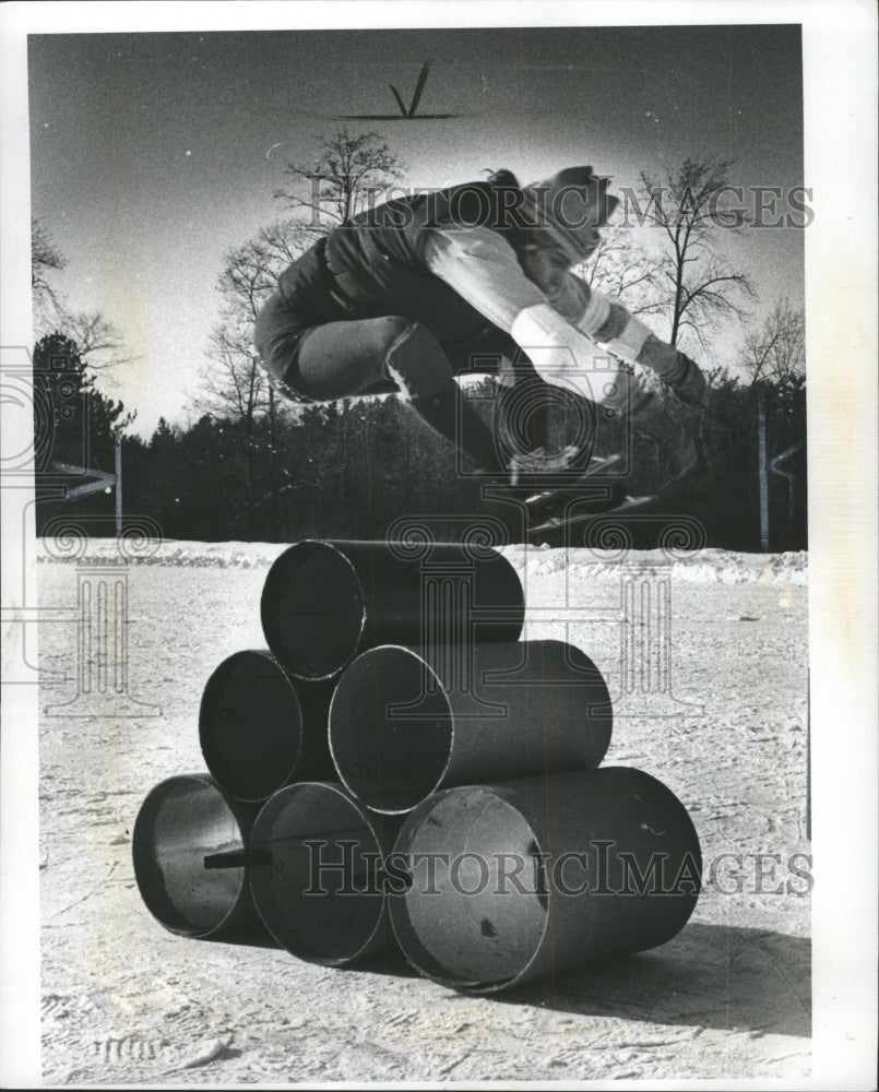 1968 Press Photo Ben Sipes Cleas Piramid barrel Jumping - RRW48255 - Historic Images