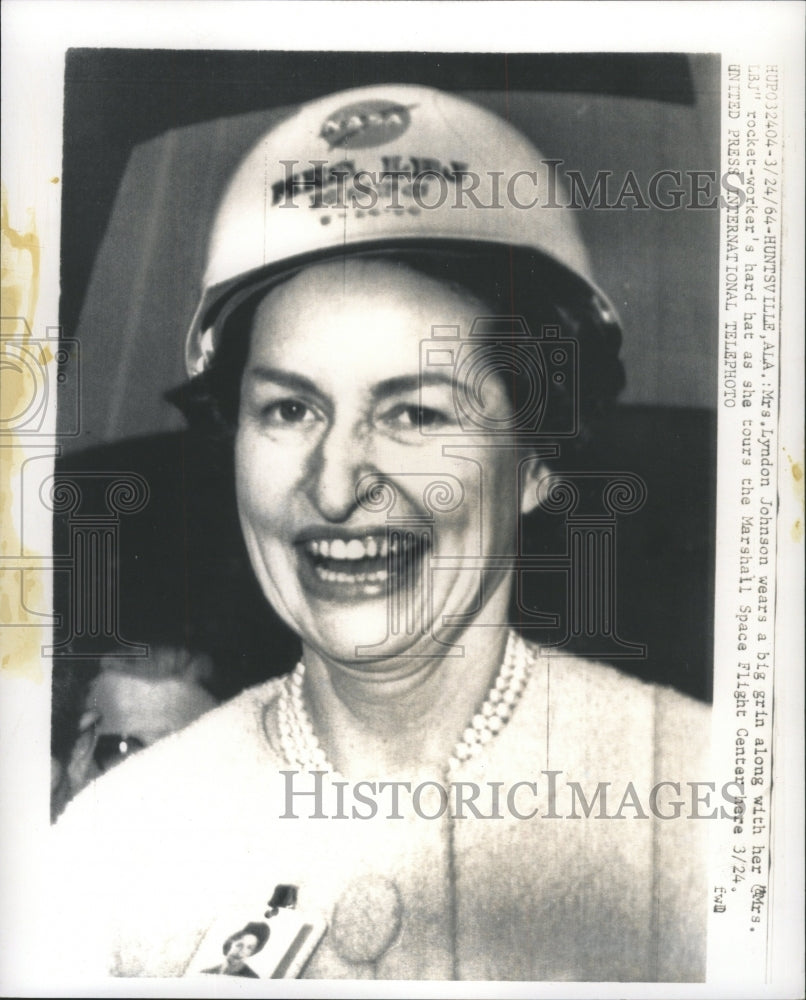 1964 Mrs Lyndon Johnson Mrs LBJ rocket hat-Historic Images