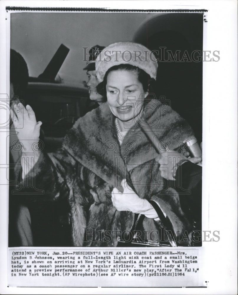 1964 Photo Mrs Lyndon Johnson An Air Coach Passenger - RRW48361 - Historic Images