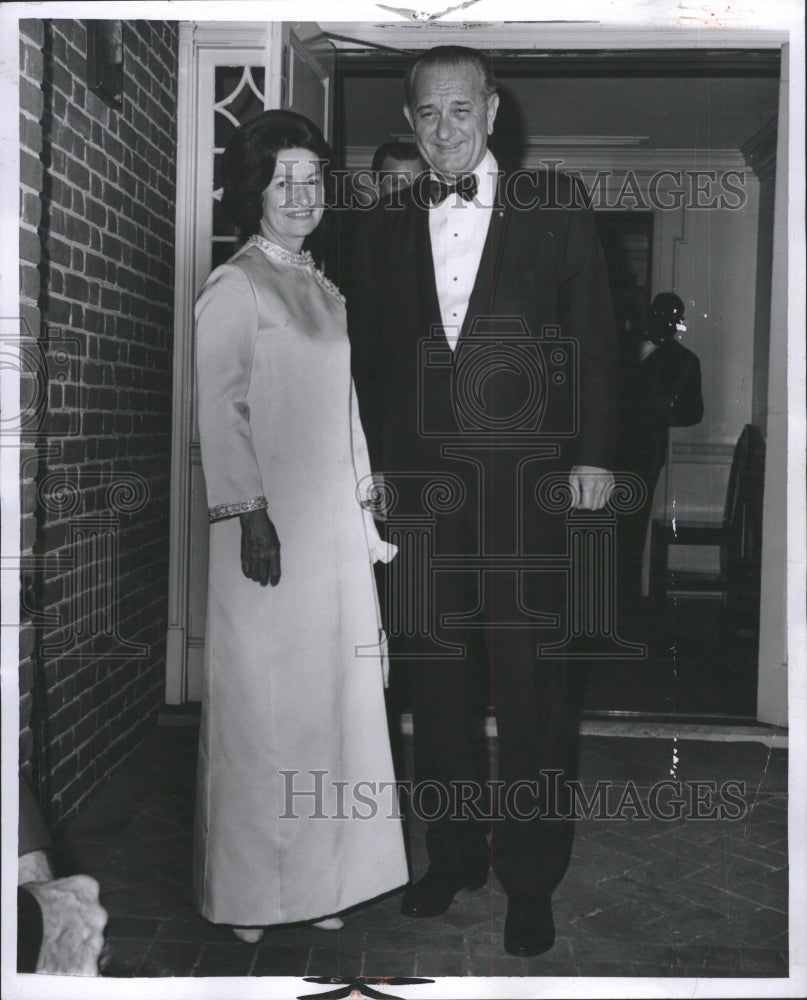 1968 Press Photo Mrs. John Johnson Husband Event pose - RRW48419 - Historic Images