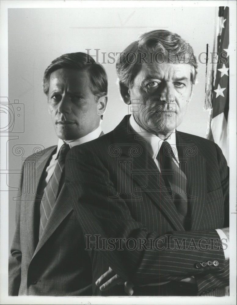 1986 Press Photo Hal Holbrook Peter Strauss Under Siege - RRW48437 - Historic Images