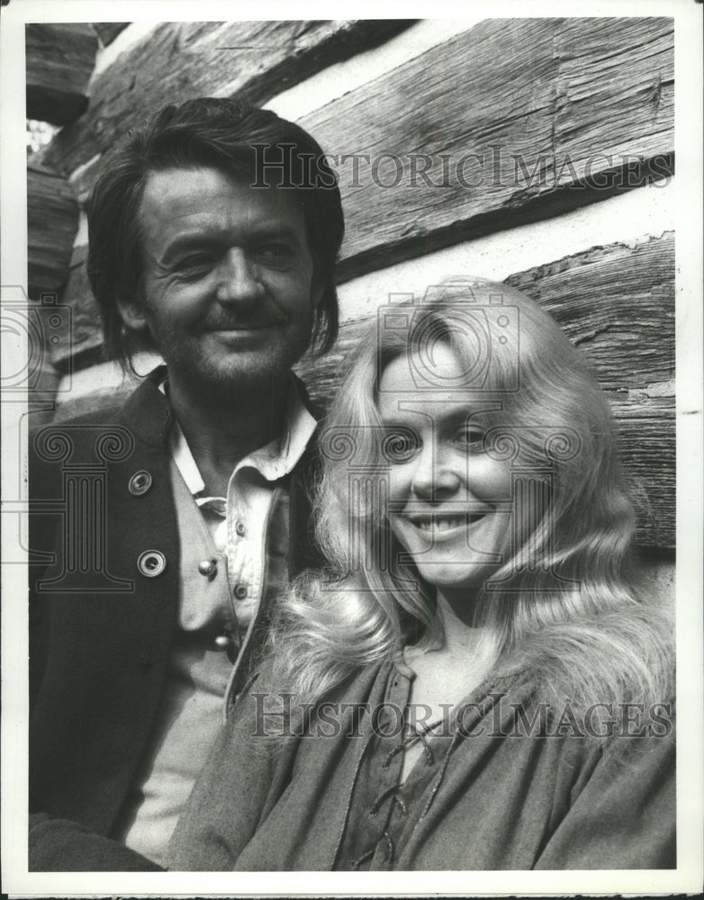 1980 Press Photo Hal Holbrook Elizabeth Montgomery NBC - RRW48445 - Historic Images