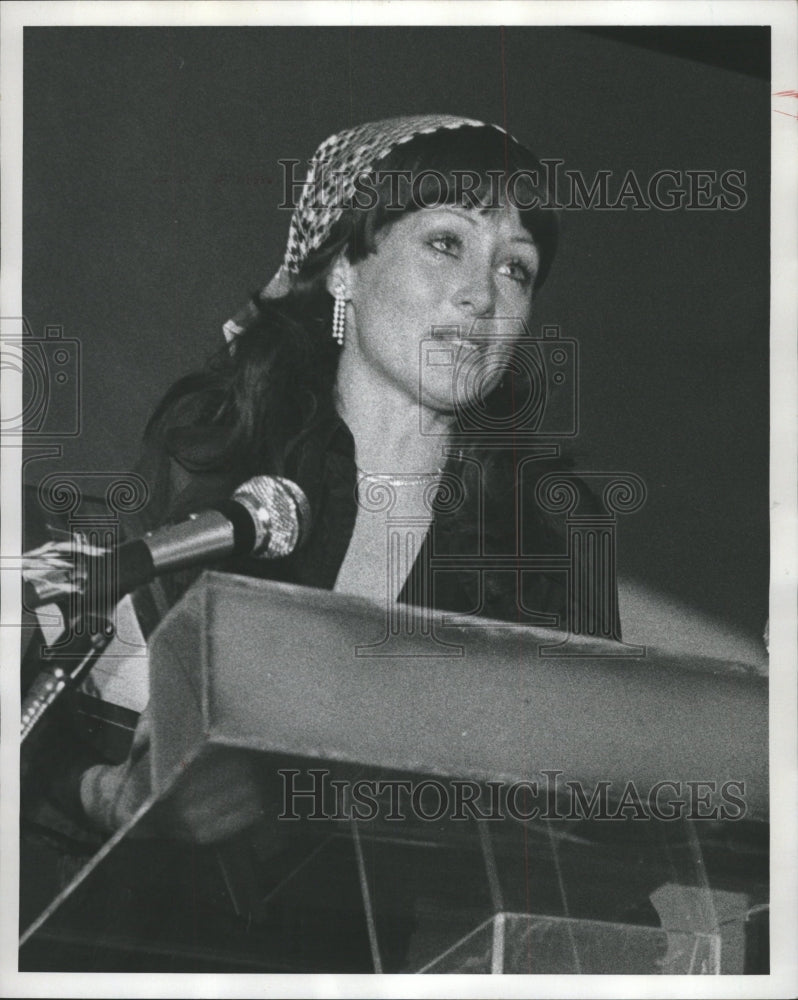 1975 Press Photo picture shows Bonnie Sue Entertainer - RRW48461 - Historic Images