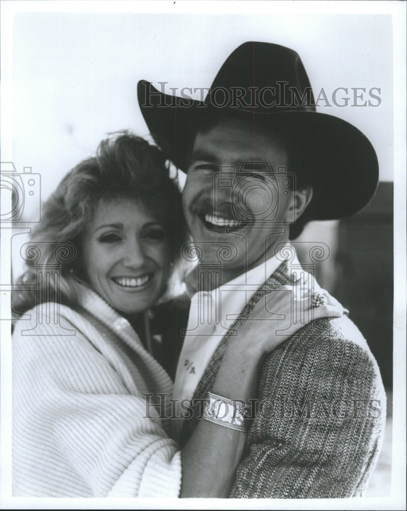 PRESS PHOTO DAVE APPLETON WIFE KEELY - RRW48481 - Historic Images