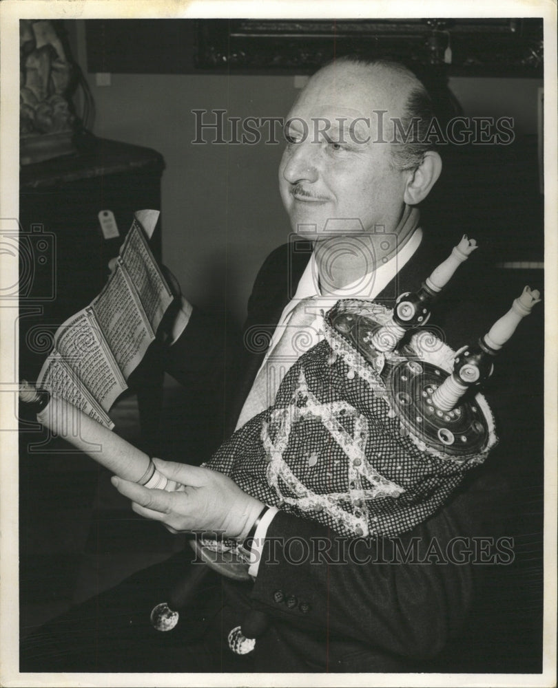 1956 Press Photo Megillah Queen Esther Smallest Torahs - RRW48509 - Historic Images