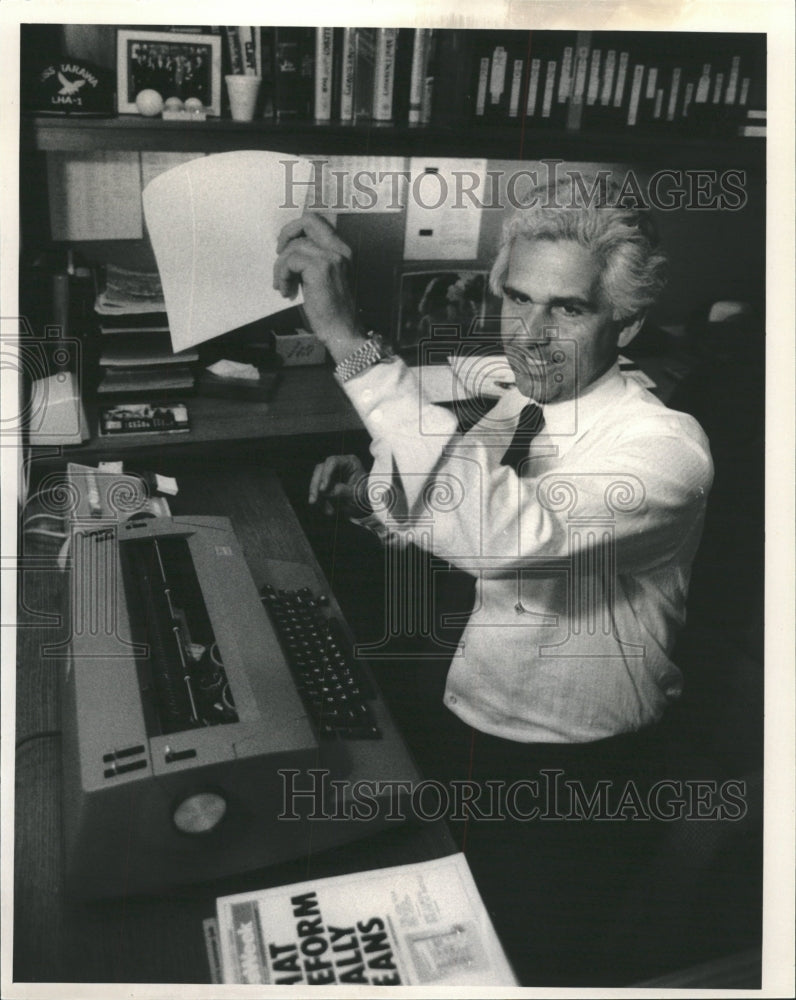 Press Photo Bill Apple gate Typing Message Phone Desk - RRW48569 - Historic Images