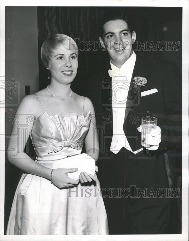 1960 Press Photo Bettina Patterson Ralph Applegate Jr - RRW48587 - Historic Images