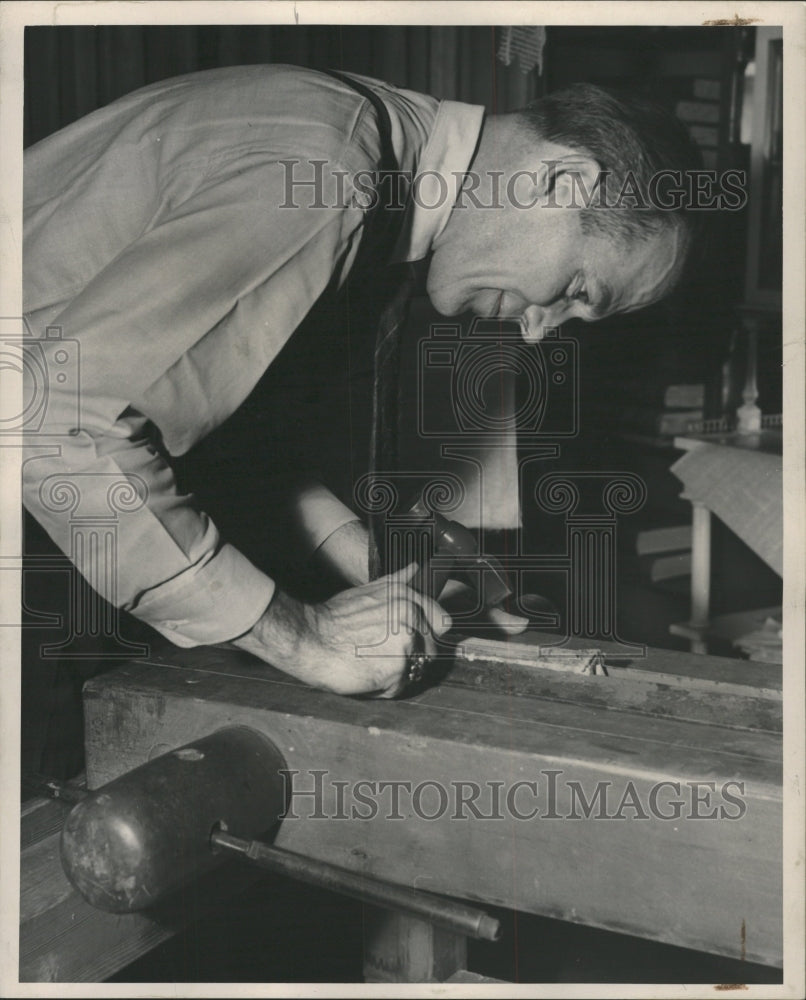 1949 Press Photo Man Binding A Book With A Hammer - RRW48597 - Historic Images