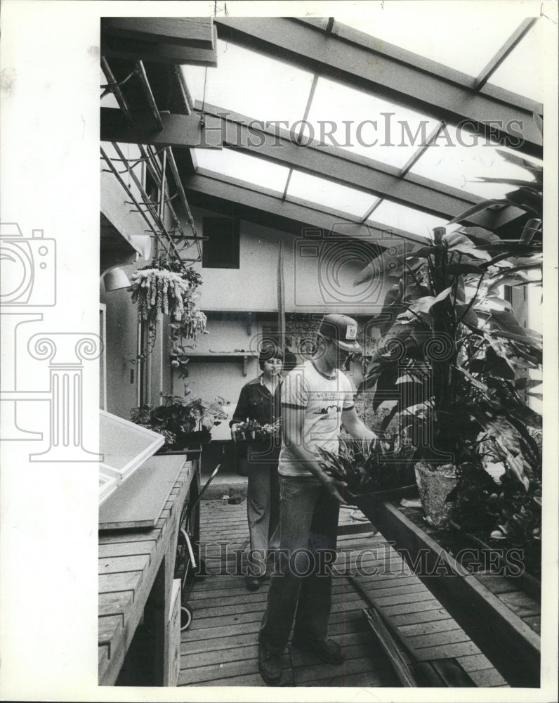 1982 Press Photo Washburne Trade school students Solar - RRW48637 - Historic Images