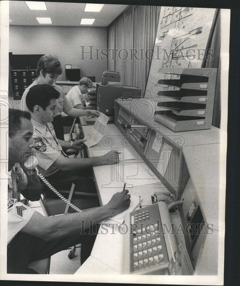 1970 Press Photo Police Communications Center - RRW48827 - Historic Images