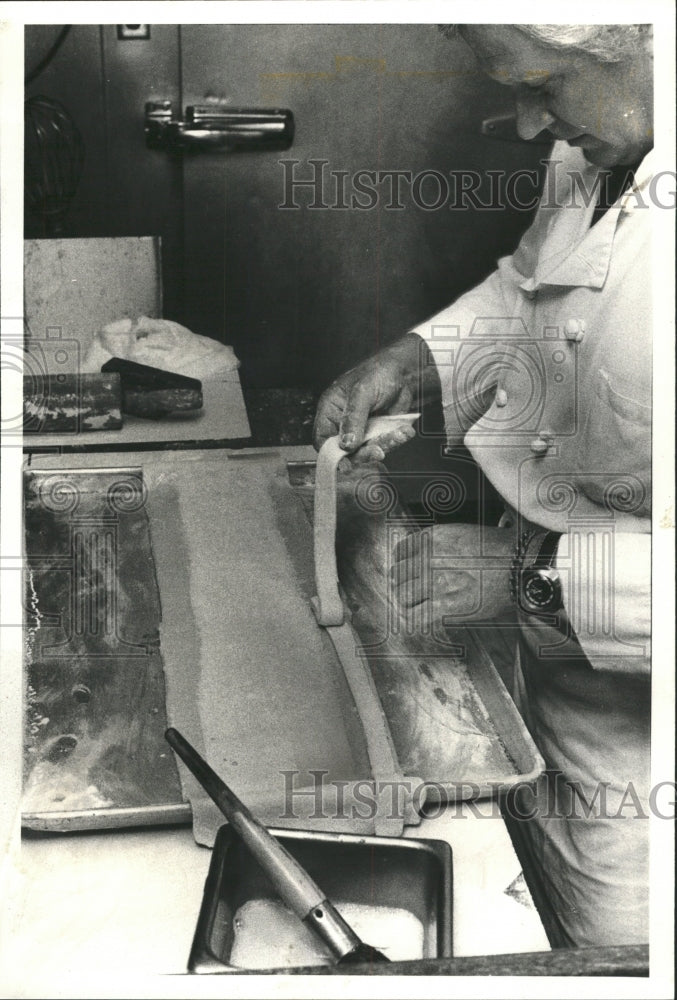 Press Photo Chef Pene Step making fruit tart Richard - RRW48899 - Historic Images