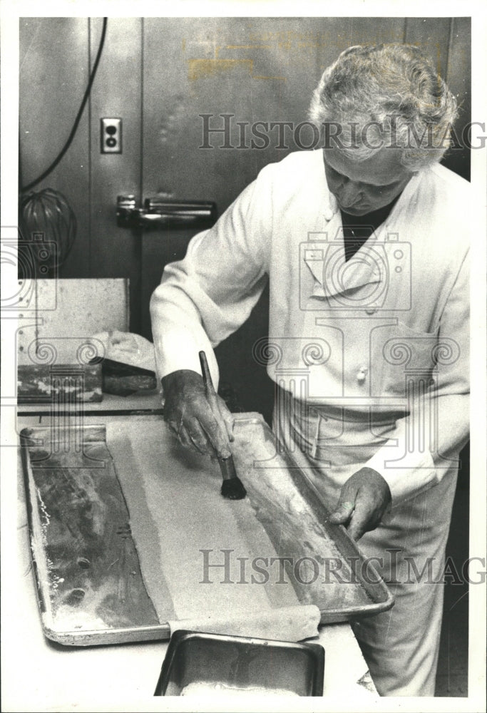 1980 Press Photo Chef Pene fruit tart Clark Frere Derk - RRW48901 - Historic Images