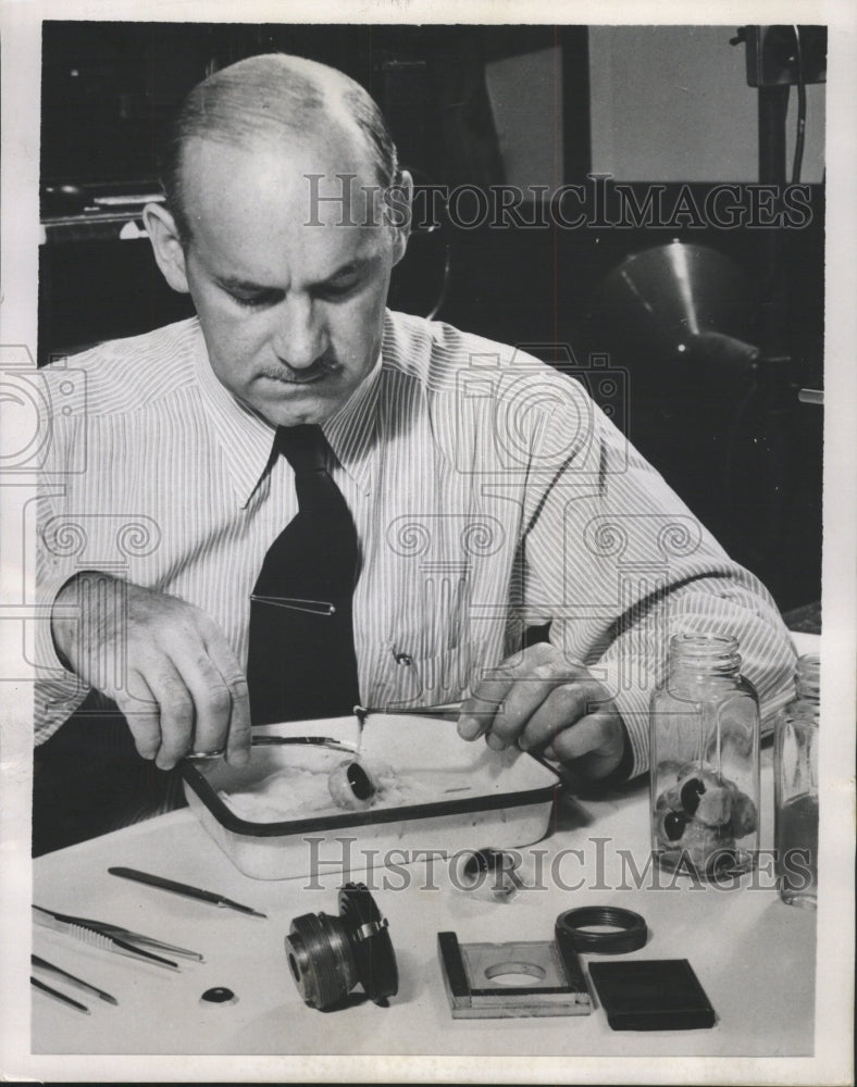 1952 Press Photo Ralph Creer Chief remove tissue eye - RRW49007 - Historic Images