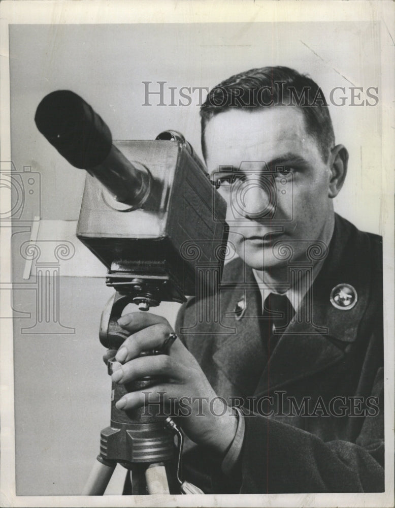 1958 Press Photo PFC. Ralph Kirste Astronomical Camera - RRW49009 - Historic Images