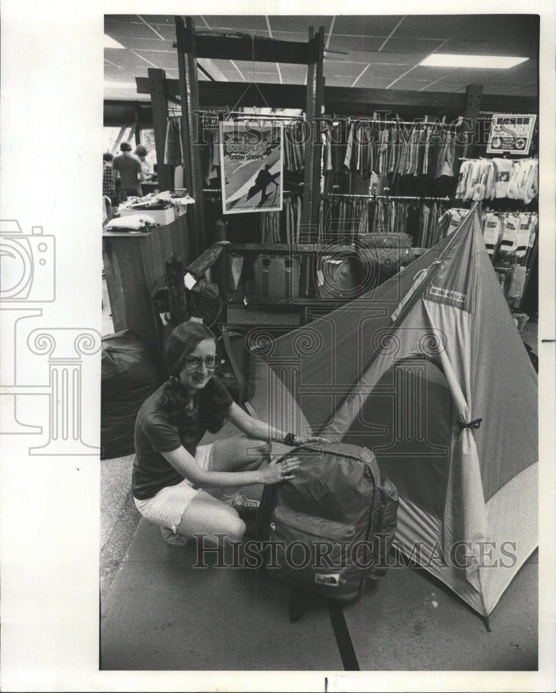 1977 Press Photo Campfitters Limited Elmhurst Illinois - RRW49011 - Historic Images