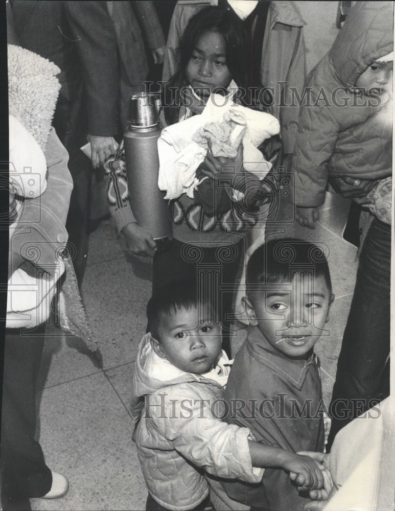 1975 Press Photo Young Cambodian Refugees OHare Airport - RRW49015 - Historic Images