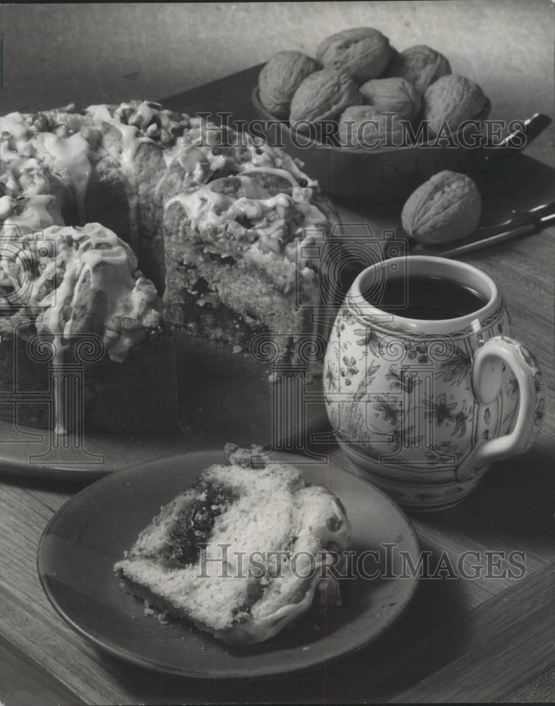 1968 Press Photo Coffeecake Sugar icing mincemeat Eat - RRW49057 - Historic Images