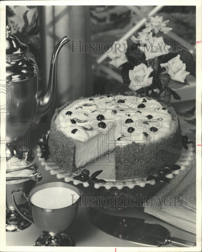 1975 Press Photo Blueberry Cheesecake Recipe - RRW49067 - Historic Images