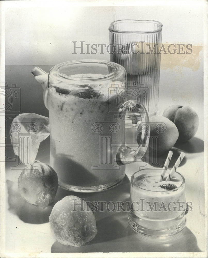 1978 Press Photo Frothy Peach Drinks - RRW49089 - Historic Images