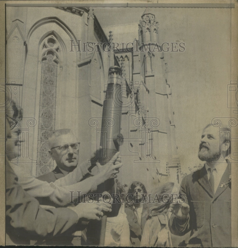 1967 Press Photo Peace torch passed Washington pilgirm - RRW49129 - Historic Images