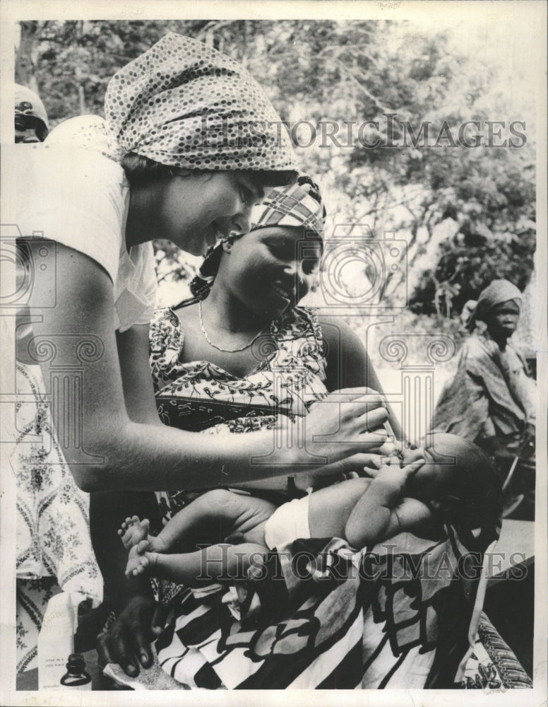 1965 Press Photo Good Will Vitamins Togo Mother Peace - RRW49165 - Historic Images