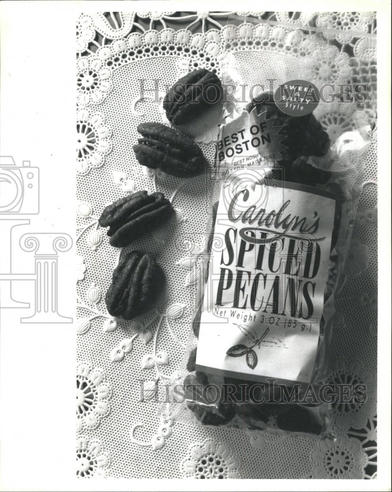 1992 Press Photo Carolyn Spiced Pecans Snack Cocktail - RRW49167 - Historic Images