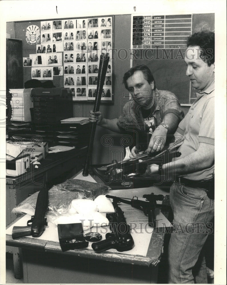 1988 Press Photo Police officers David strain Sergio - RRW49185 - Historic Images