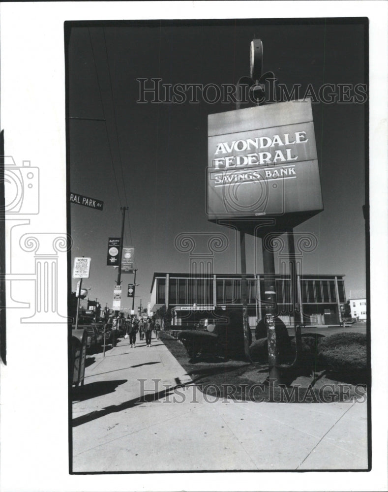 1993 Press Photo Avondale Federal Savings Bank Chicago - RRW49529 - Historic Images