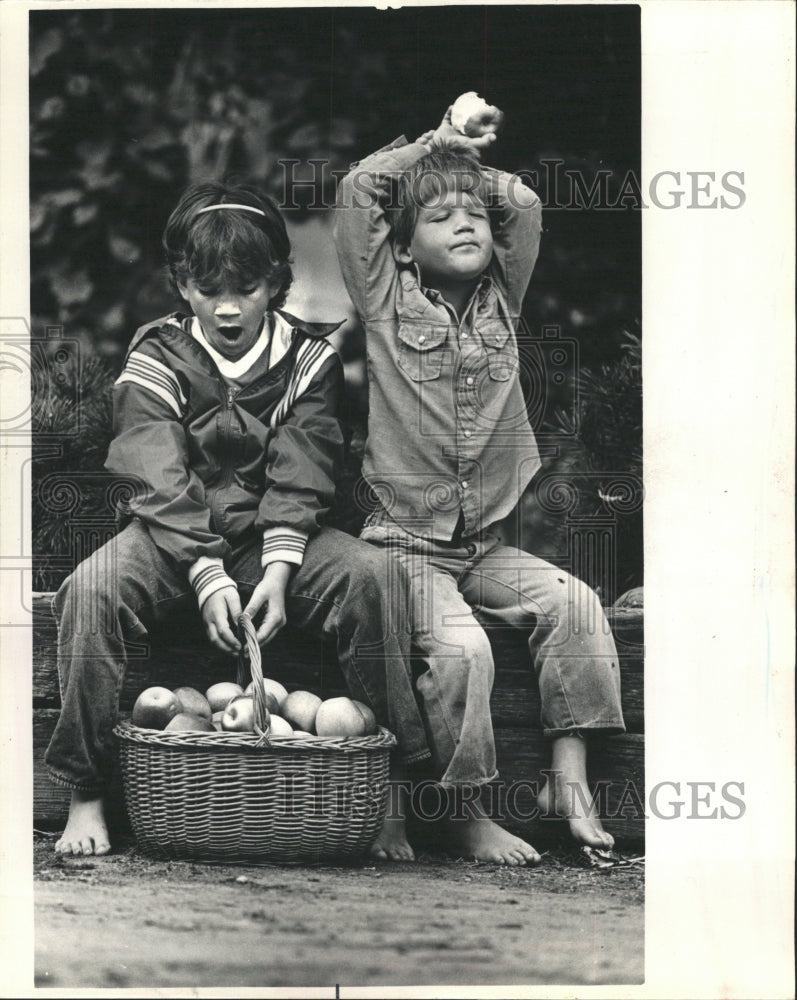 1985 Press Photo Reyn Adam Family Schroeder Farm - RRW49569 - Historic Images