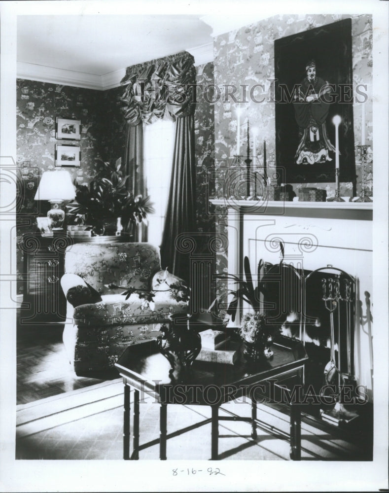 1992 Press Photo Fireplace Chair Oriental Decor Housing - RRW49629 - Historic Images