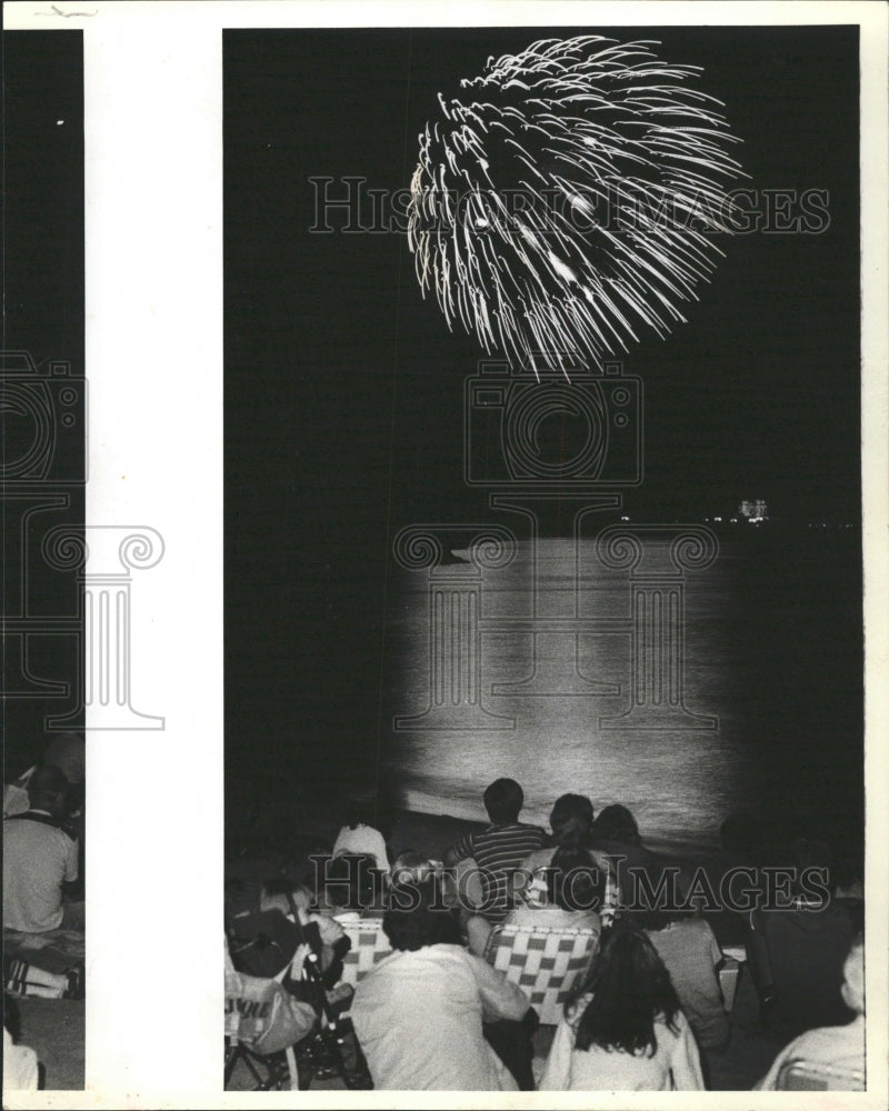 1983 Press Photo Fireworks South Blvd Beach Evanston - RRW49681 - Historic Images